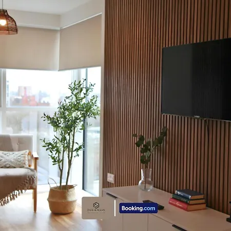 3 Bedroom By Paul & Malin Short Lets & Serviced Stretford With Gym Access Apartment Manchester