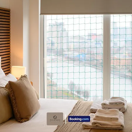 2br Near Mediacityuk & Old Trafford With River Views By Paul & Malin Lets Salford Lejlighed *