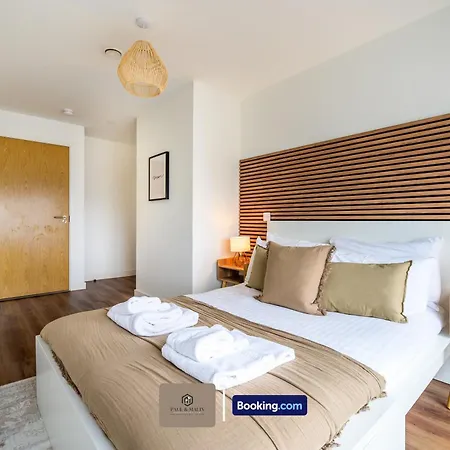 2 Bedroom By Paul & Malin Short Lets & Serviced Stretford With Free Wifi & Gym Access Apartamento Manchester