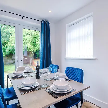 Vakantiehuis 3br Fully-equipped House With Free Wifi & Parking