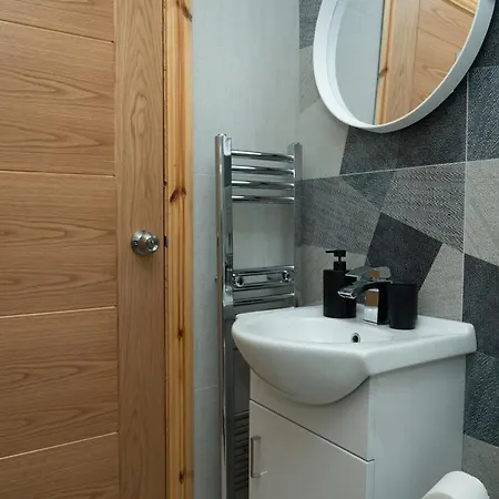 4 Bed Failsworth - 3 Bathrooms - Free Parking - Mon-fri - Ideal For Contractors And Families * Manchester