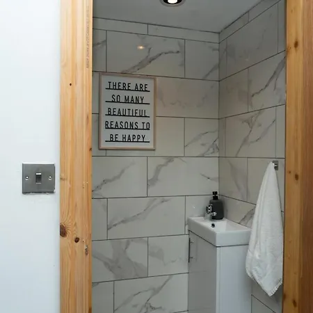 4 Bed Failsworth - 3 Bathrooms - Free Parking - Mon-fri - Ideal For Contractors And Families Feriehus *