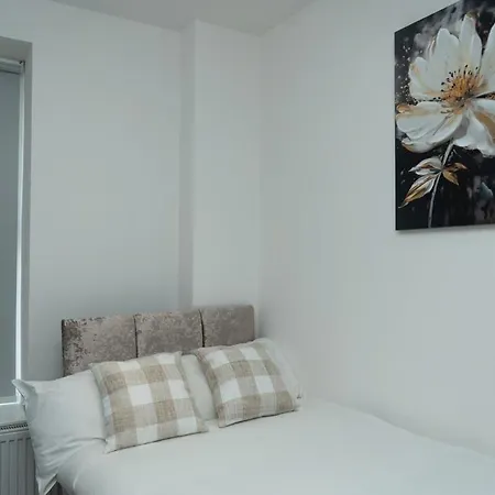 Holiday home 4 Bed Failsworth - 3 Bathrooms - Free Parking - Mon-fri - Ideal For Contractors And Families Manchester