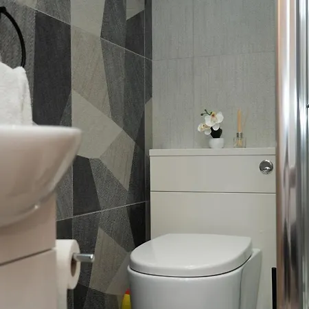 4 Bed Failsworth - 3 Bathrooms - Free Parking - Mon-fri - Ideal For Contractors And Families *