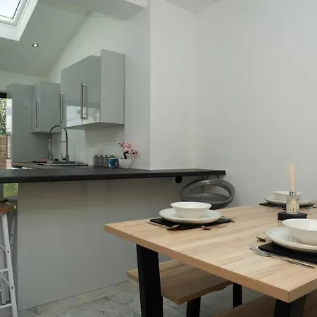 4 Bed Failsworth - 3 Bathrooms - Free Parking - Mon-fri - Ideal For Contractors And Families * Manchester