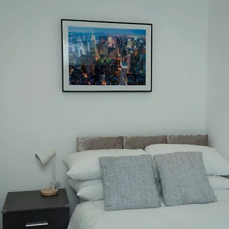 4 Bed Failsworth - 3 Bathrooms - Free Parking - Mon-fri - Ideal For Contractors And Families