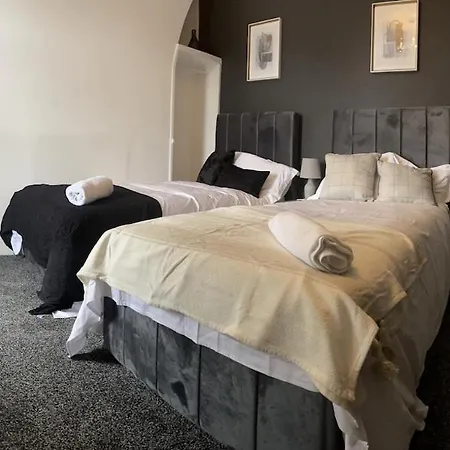 Holiday home Workers - Free Parking *