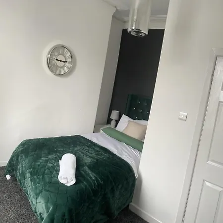 Holiday home Workers - Free Parking *