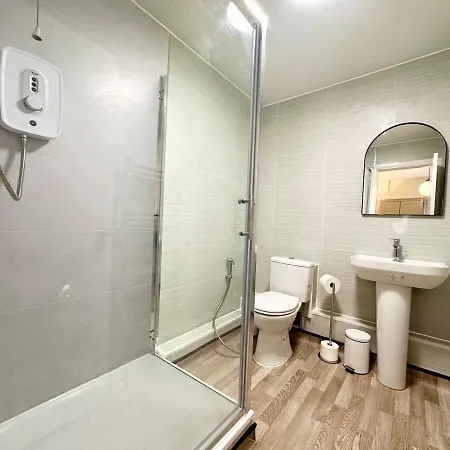 Apartment 3 Bed Flat In With Parking Manchester