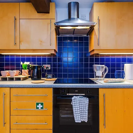 Lejlighed Mcr 2br 2ba, Workspace, Wifi, Full Kitchen