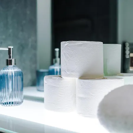 Mcr 2br 2ba, Parking, Wifi, Full Kitchen Lejlighed *