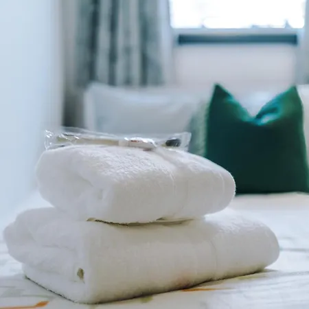 Mcr 2br 2ba, Parking, Wifi, Full Kitchen * Manchester