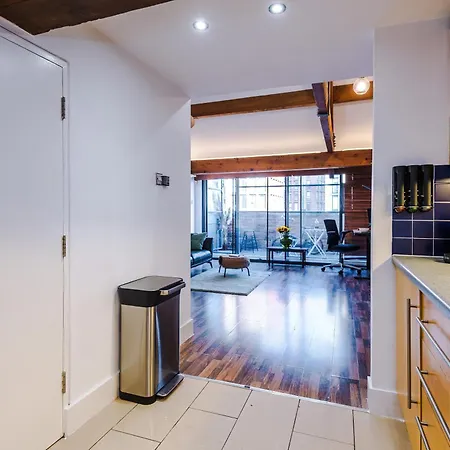 Lejlighed Mcr 2br 2ba, Parking, Wifi, Full Kitchen *