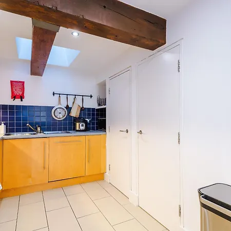 Lejlighed Mcr 2br 2ba, Workspace, Wifi, Full Kitchen