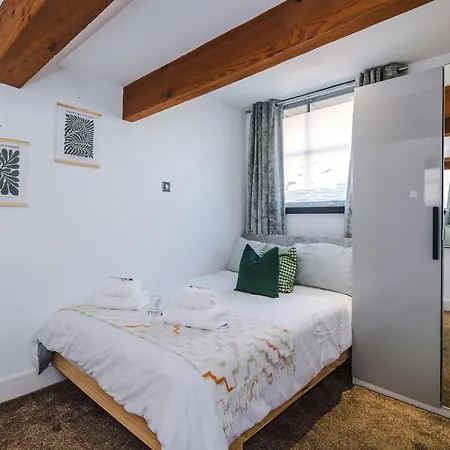 Lejlighed Mcr 2br 2ba, Workspace, Wifi, Full Kitchen *