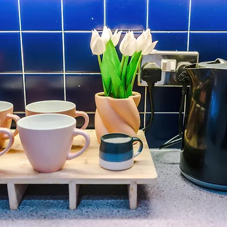 Lejlighed Mcr 2br 2ba, Workspace, Wifi, Full Kitchen