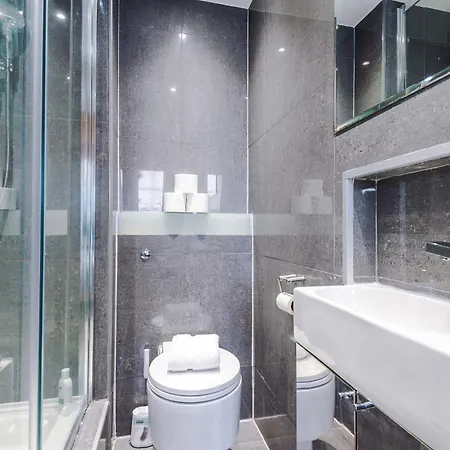 Mcr 2br 2ba, Parking, Wifi, Full Kitchen