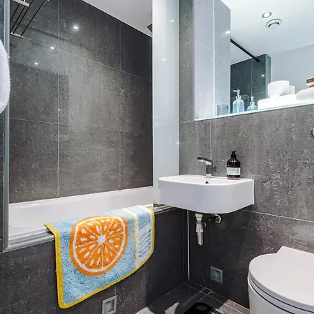 Lejlighed Mcr 2br 2ba, Workspace, Wifi, Full Kitchen