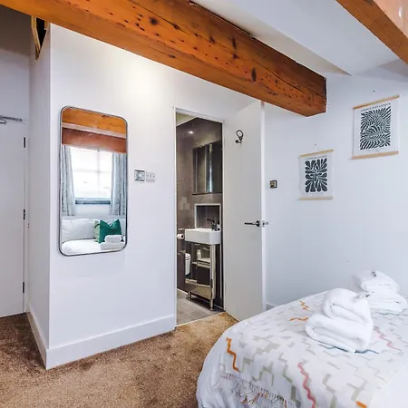 Mcr 2br 2ba, Parking, Wifi, Full Kitchen * マンチェスター