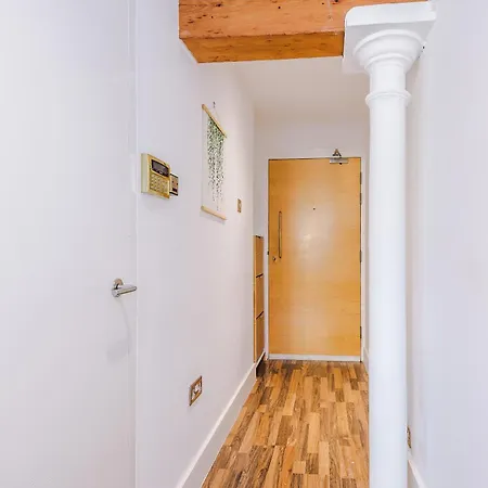 Lejlighed Mcr 2br 2ba, Workspace, Wifi, Full Kitchen *