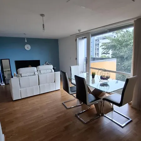 Urban Oasis 2br Centre - Balcony Apartment