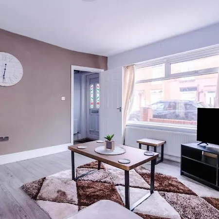 בית נופש Stylish 3br-colourful-sleeps 5 מנצ'סטר