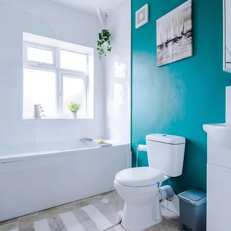 Stylish 3br-colourful-sleeps 5 *