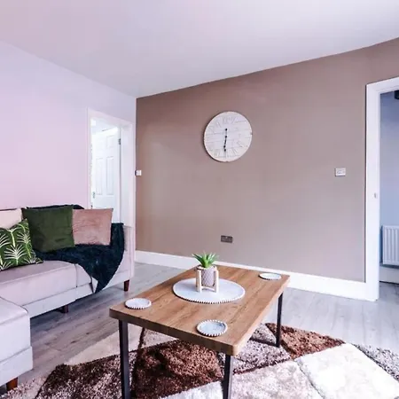 Stylish 3br-colourful-sleeps 5