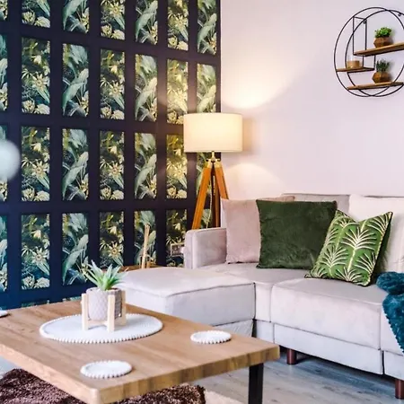 Stylish 3br-colourful-sleeps 5 Nyaraló