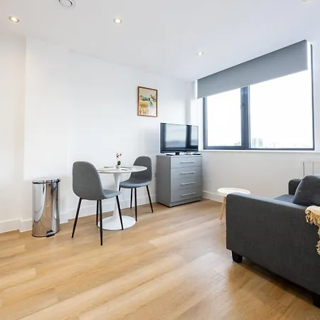 Modern Near Old Trafford Stadium Apartament