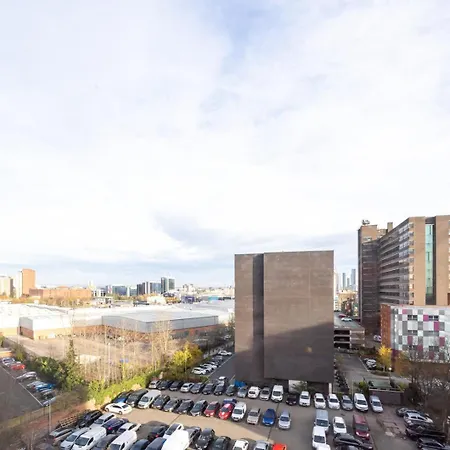 Modern Near Old Trafford Stadium 아파트 *