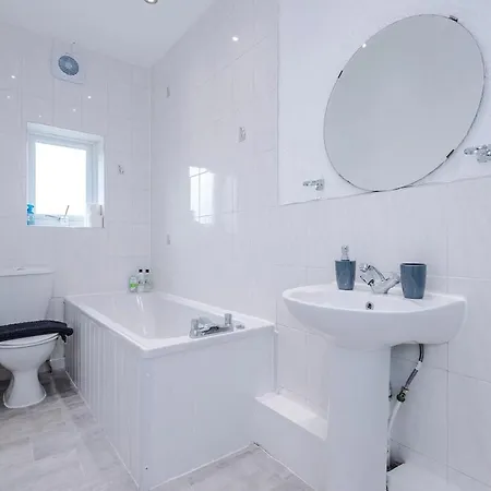 Spacious 2-bed Near Tram & Etihad - Free Wifi Manchester