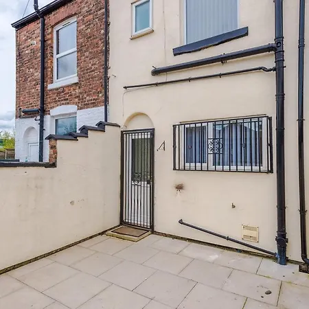 Сasa de vacaciones Spacious 2-Bed Home 5Mins To Co-Op Live & Etihad Campus W Free Parking *