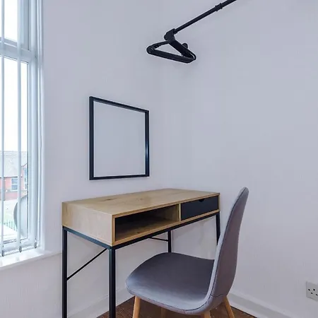 Spacious 2-bed Near Tram & Etihad - Free Wifi * Manchester