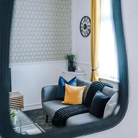 Spacious 2-bed Near Tram & Etihad - Free Wifi