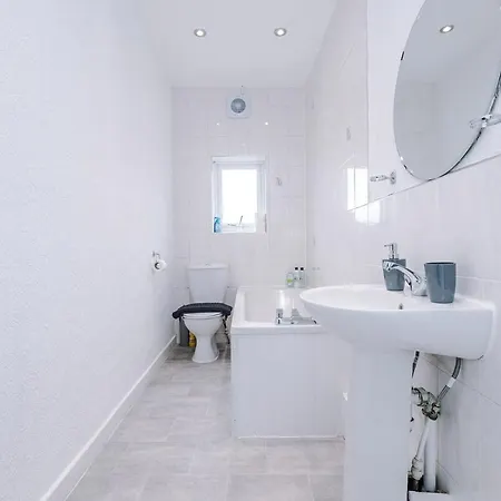 Apartment Spacious 2-bed Near Tram & Etihad - Free Wifi Manchester