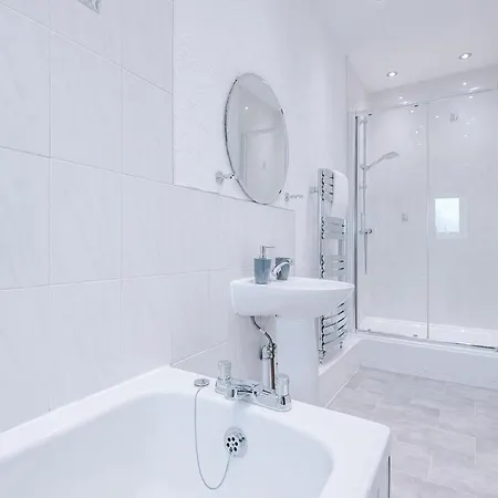 Spacious 2-bed Near Tram & Etihad - Free Wifi * Manchester