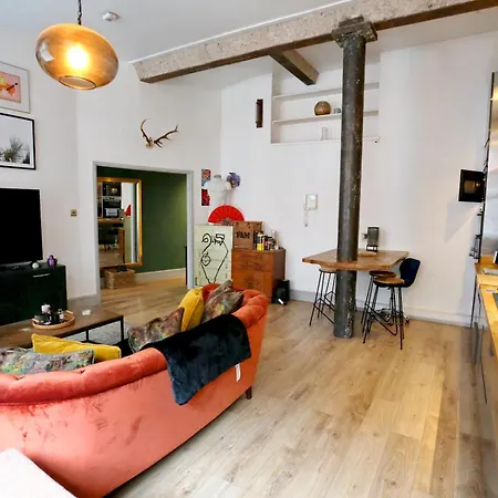 Stylish Seconds Away From Hotspots Pass The Keys