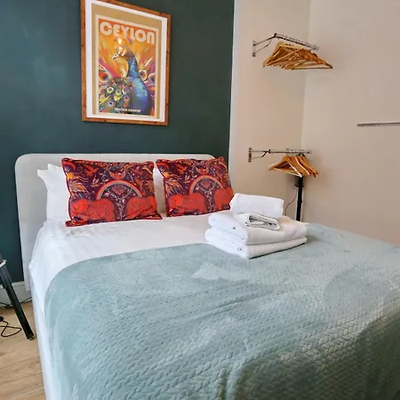 Stylish Seconds Away From Hotspots Pass The Keys Manchester