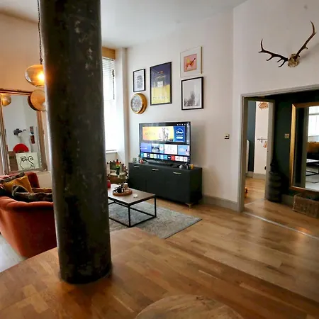 Stylish Seconds Away From Hotspots Pass The Keys Appartement Manchester