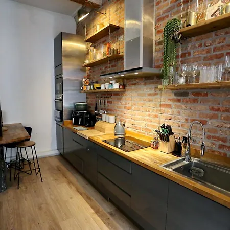 Appartement Stylish Seconds Away From Hotspots Pass The Keys *