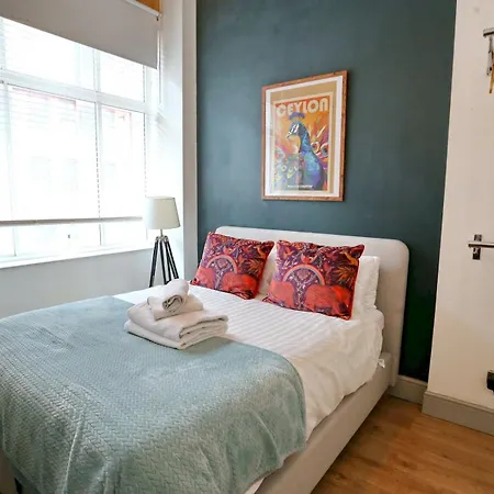 Apartament Stylish Seconds Away From Hotspots Pass The Keys *
