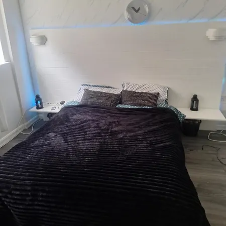 Apartment Stylish Private Flat Close To Centre! *