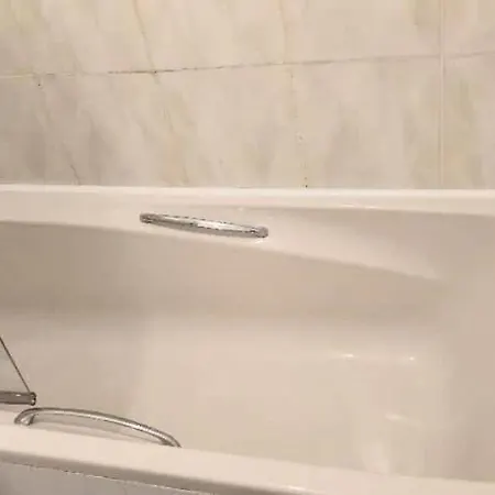 Quiet Residential Area Within Easy Reach Of Town * Manchester