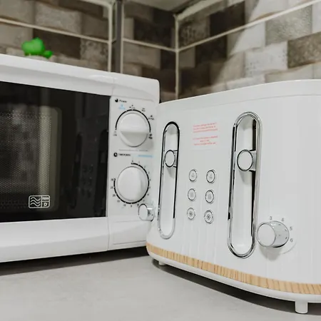 Stylish 3 Bedroom House 20 - Free Parking Manchester