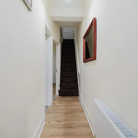 Stylish 3 Bedroom House - Free Parking * Manchester
