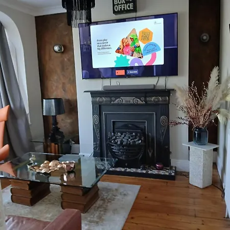 Semesterbostad 2 Bedroomed Homely House Manchester