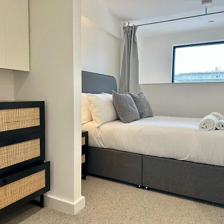 Cute 1 Bed Duplex With Balcony