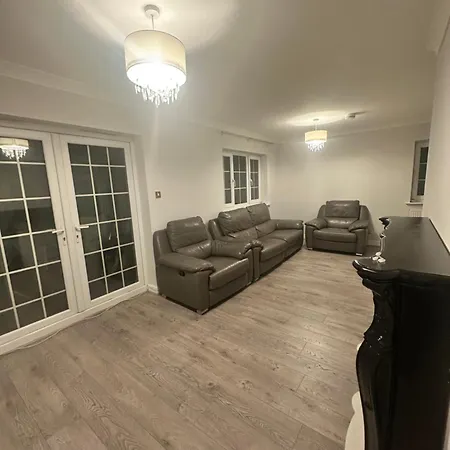 Luxury Available In Prime Location Of Maison d'hôtes Manchester