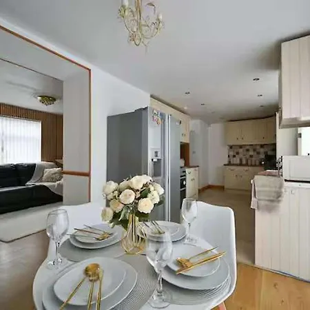 Wythenshawe Greenbrow Retreat Prázdninový dům